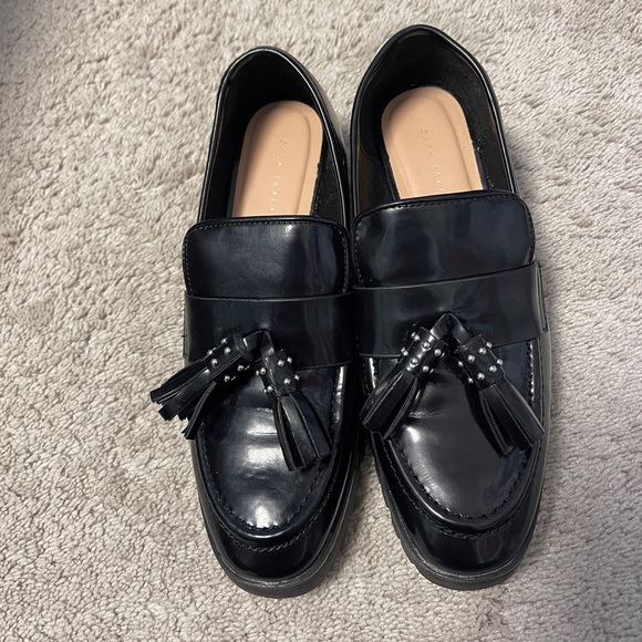 Like-New ZARA heeled loafers (black) - Picture 3 of 6